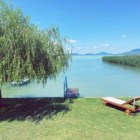 Balaton A Kertben - Balaton In The Garden - Beachfront Houses With Beautiful View, Private Beach Balatonfenyves Bagian luar foto