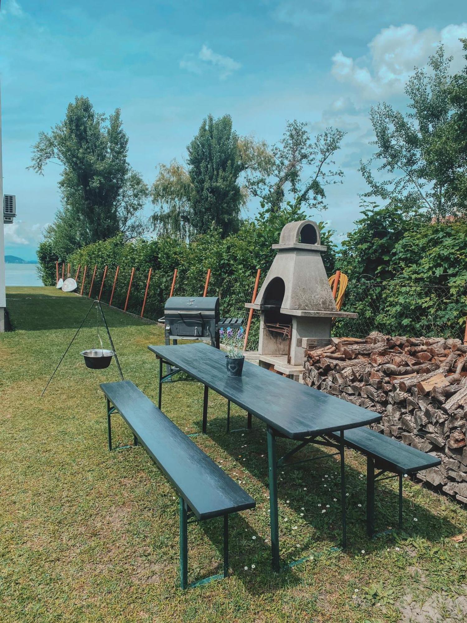 Balaton A Kertben - Balaton In The Garden - Beachfront Houses With Beautiful View, Private Beach Balatonfenyves Bagian luar foto