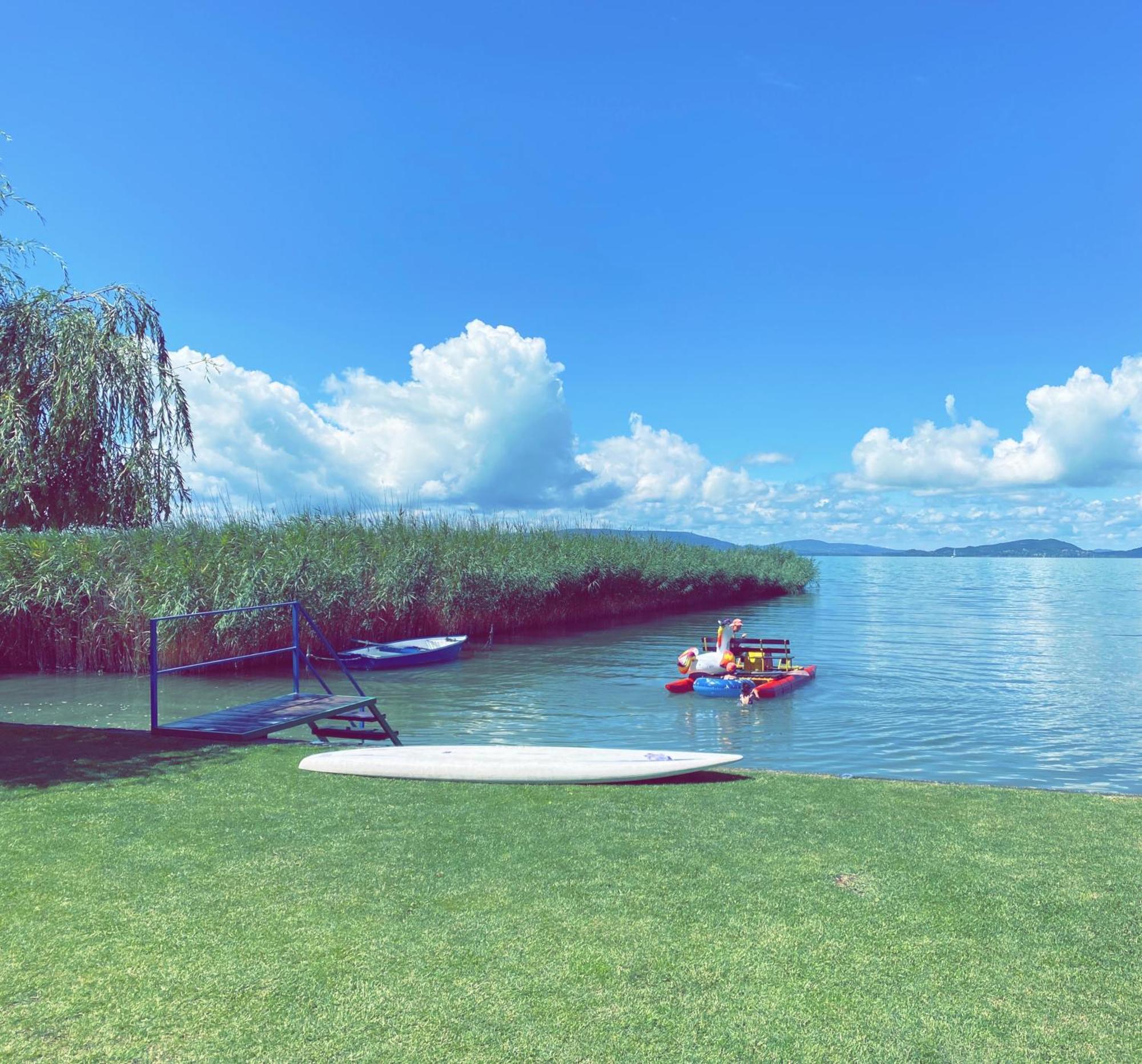 Balaton A Kertben - Balaton In The Garden - Beachfront Houses With Beautiful View, Private Beach Balatonfenyves Bagian luar foto