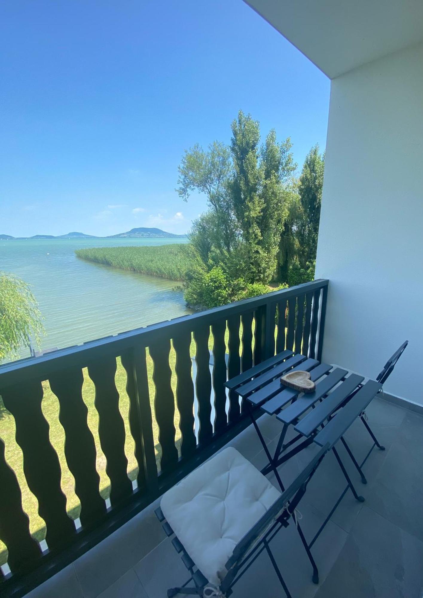 Balaton A Kertben - Balaton In The Garden - Beachfront Houses With Beautiful View, Private Beach Balatonfenyves Bagian luar foto