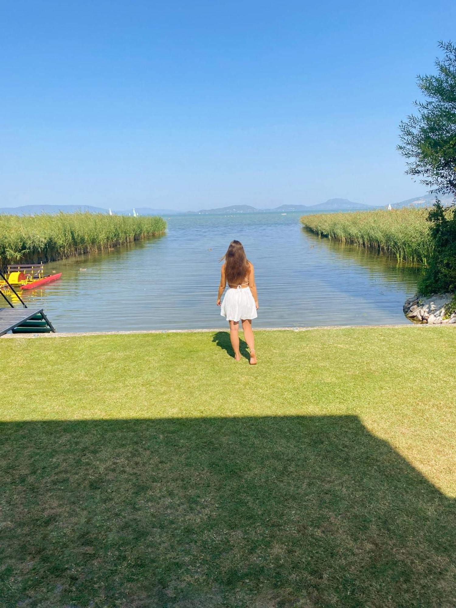 Balaton A Kertben - Balaton In The Garden - Beachfront Houses With Beautiful View, Private Beach Balatonfenyves Bagian luar foto