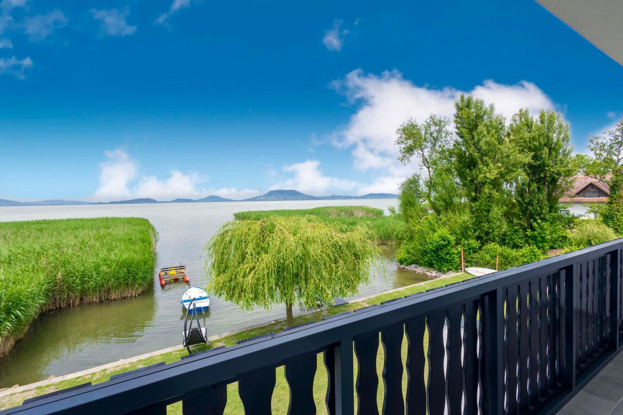 Balaton A Kertben - Balaton In The Garden - Beachfront Houses With Beautiful View, Private Beach Balatonfenyves Bagian luar foto